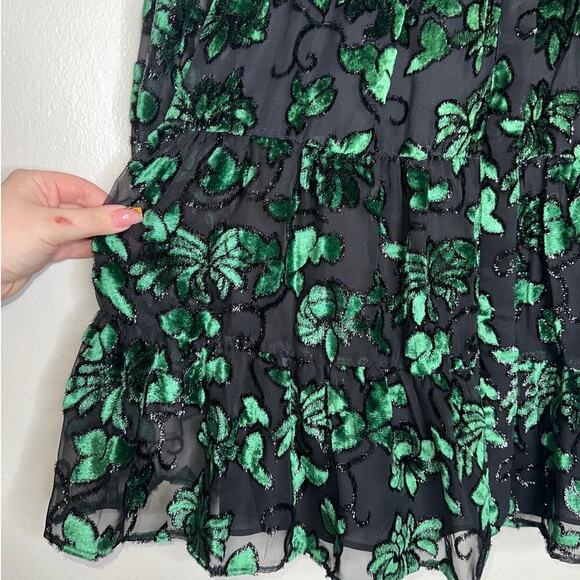 Alice + Olivia Rowen Bow Neck Blouson Sleeve Tiered Dress Green/Black Small - Picture 9 of 11